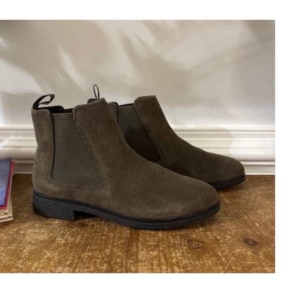 Clarks Griffin Plaza Women's Suede Ankle Boots Chelsea Bootie Size 7.5 NEW - Picture 1 of 9